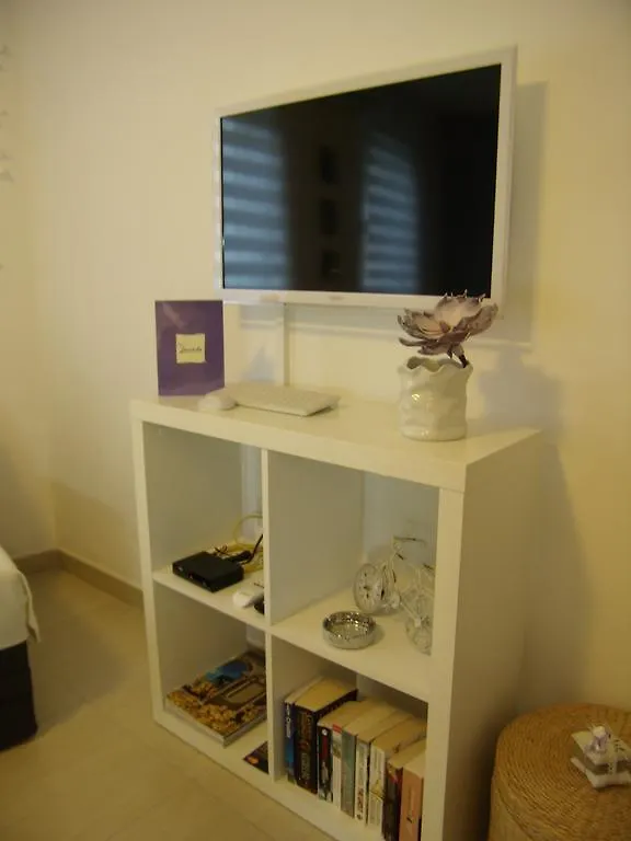 Studio Apartment Lavender Split