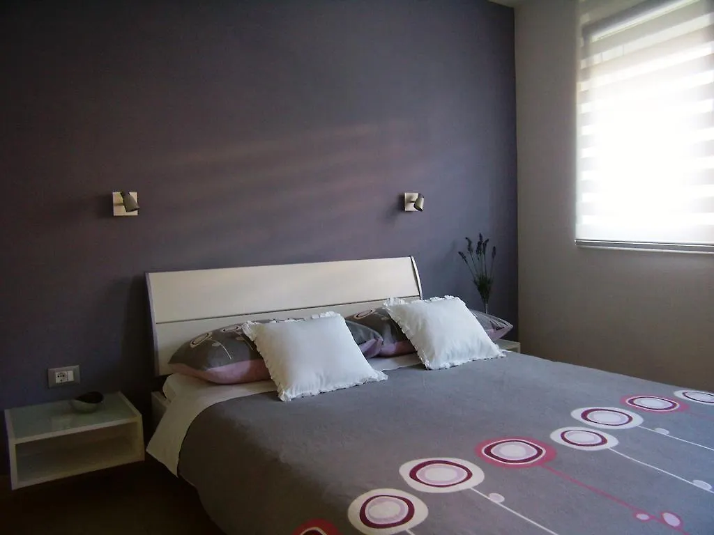 Studio Apartment Lavender Split